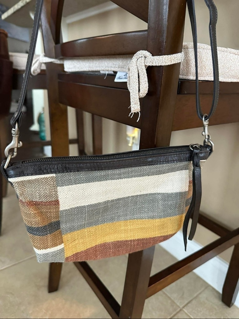 Rough and Tumble Barcode Wren, Custom.